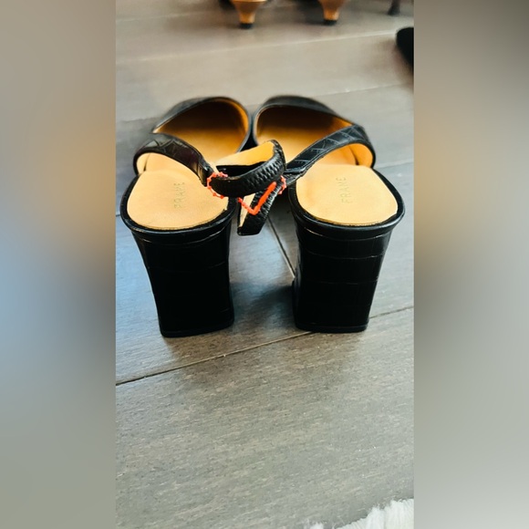 Frame heels US7.5/ EU 38 black cros embossed leather (no box available) - Picture 2 of 3